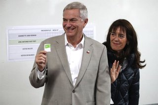 Santiago, 14 de diciembre 2025. El Candidato por el partido Republicano Jose Antonio Kast, llega hasta el colegio Ana Maria Pogas de Paine para realizar su voto por la Segunda Vuelta de Elecciones Presidenciales 2025 Diego Martin/Aton Chile