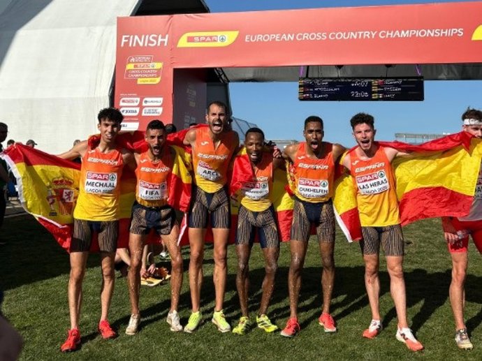 Thierry Ndikumwenayo e a equipe masculina são coroados campeões europeus de cross-country
