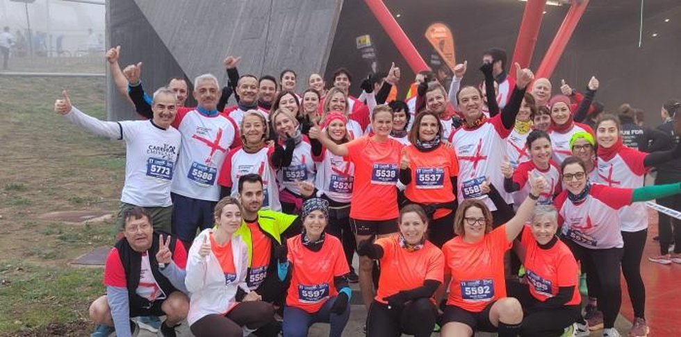 Grupo de corredores del Departamento de Sanidad que han participado este domingo en la XI Carrera de Empresas ESIC de Zaragoza, entre ellos el consejero de Sanidad, José Luis Bancalero.