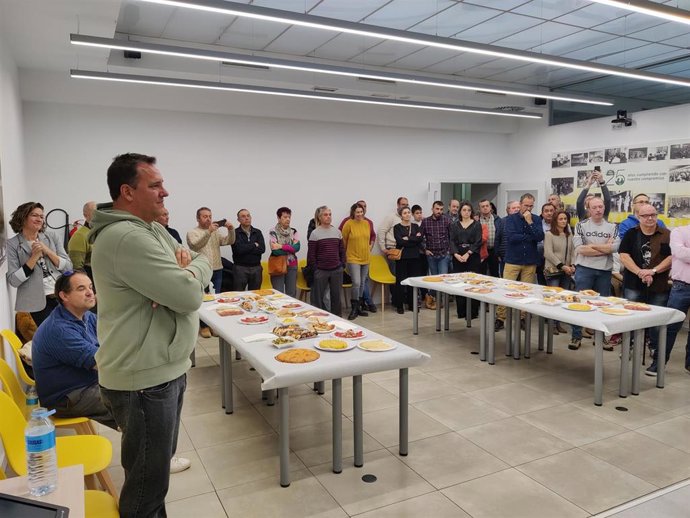 Acto de homenaje de UAGA-COAG en el que se ha dado a la sala de reuniones de la organización  el nombre de José Luis Iranzo, compañero ganadero en 2017 en Andorra .