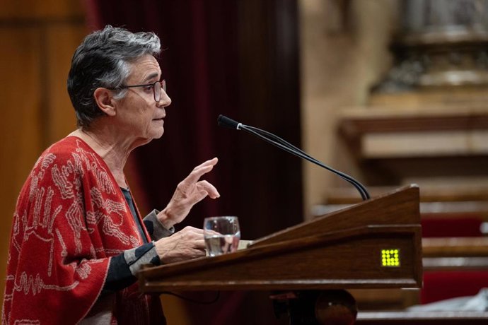 Archivo - La consellera de Salud, Olga Pané, durante un pleno en el Parlament 