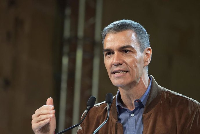 El presidente del Gobierno, Pedro Sánchez, participa en un acto electoral, en el Complejo Cultural San Francisco, a 14 de diciembre de 2025, en Cáceres, Extremadura (España).