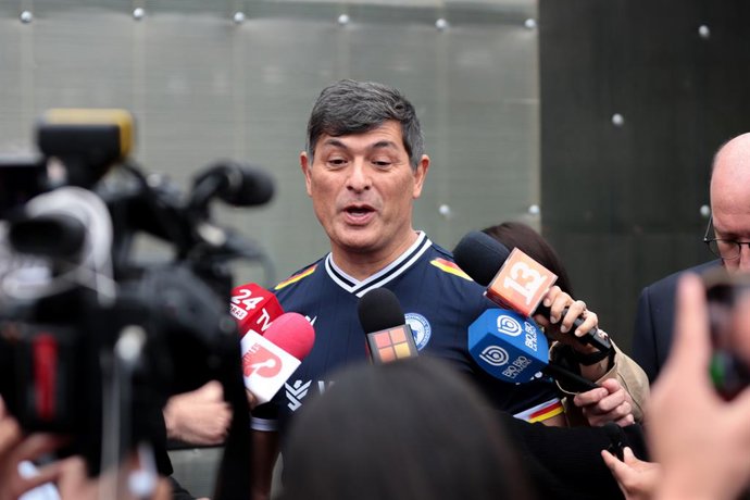 Santiago, 14 de Diciembre 2025. Votacion de Franco Parisi durante la segunda vuelta de las elecciones presidenciales 2025 en la Escuela San Leonardo Murialdo de la comuna de La Reina. Javier Vergara/Aton Chile