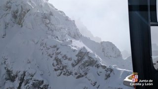 Rescatan a dos montañeros enriscados a unos diez metros de la cumbre del Almanzor en Ávila