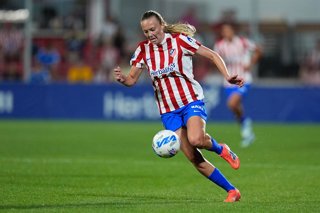 Archivo - Synne Jensen of Atletico de Madrid in action during the Spanish Women League, Liga F, football match played between Atletico de Madrid and Real Madrid at Centro Deportivo Alcala de Henares on September 5, 2025 in Madrid, Spain.