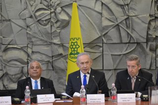 El primer ministro israelí, Benjamin Netanyahu, durante el Consejo de Ministros celebrado en Dimona