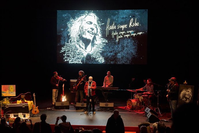 Acte d'homenatge a Robi Iniesta, en el Palau de Congressos de Plasencia
