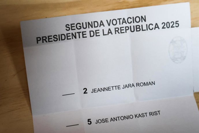 December 14, 2025, Valparaiso, Chile: Chilean Presidential Second Round Vote 2025. Between the communist candidate Jeannette Jara and the far-right Jose Antonio Kast. Polling stations already set up to begin the Second Round of the Chilean Presidential El