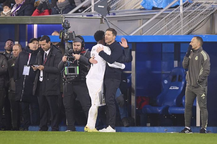 Vinicius Junior y Xabi Alonso