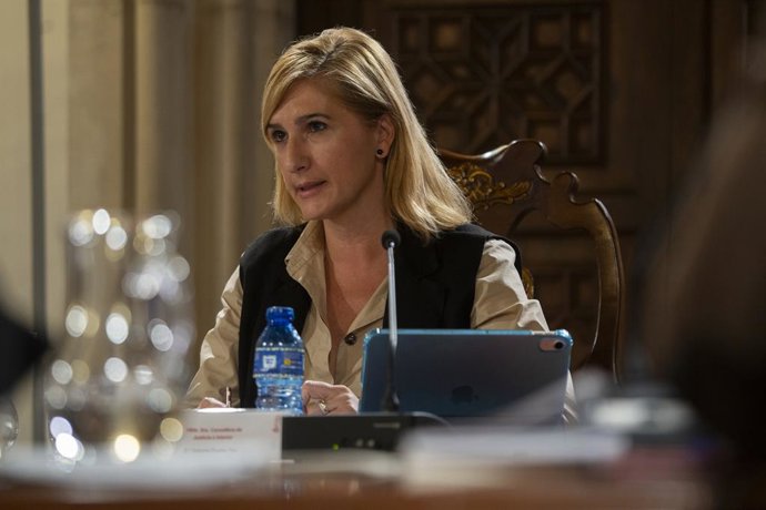 Archivo - Arquivo - A ministra regional valenciana da Justiça e do Interior, Salomé Pradas, durante a sessão plenária extraordinária do Consell de la Generalitat, em 12 de novembro de 2024, em Valência, Comunidade Valenciana (Espanha). Mazón solicitou uma