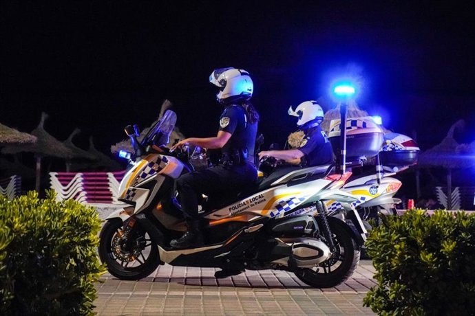 Archivo - Agentes de la Policía Local de Palma de patrulla.