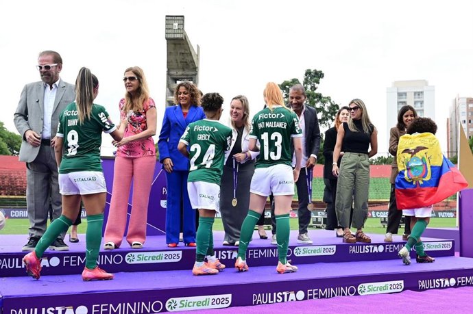 Beatriz Álvarez durante la ceremonia de premios de la final del Campeonato Paulista