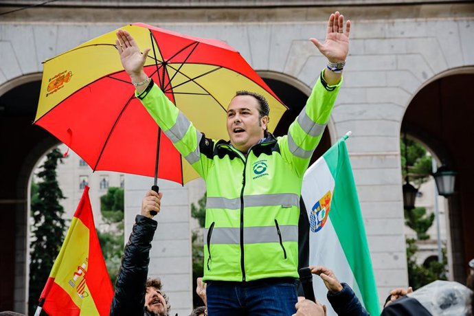 Archivo - El presidente de la Plataforma para la Defensa del Sector del Transporte de mercancías por Carretera, Manuel Hernández,  durante una manifestación de transportistas, a 14 de noviembre de 2022