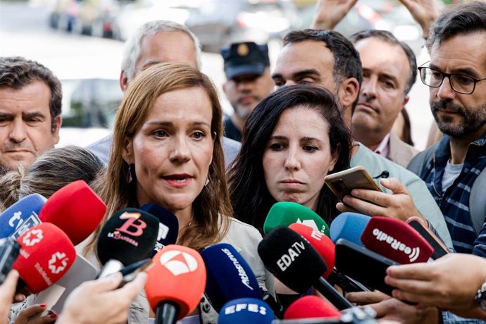 Archivo - La portavoz de VOX de Agenda España, Isabel Pérez Moñino, ofrece declaraciones a los medios frente al centro de Primera Acogida de Hortaleza, a 2 de septiembre de 2025, en Madrid (España).