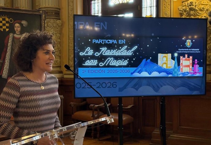 La concejala de Participación Ciudadana y Deportes, Mayte Martínez, presenta la segunda edición de 'Participa en la Navidad con Magia'.