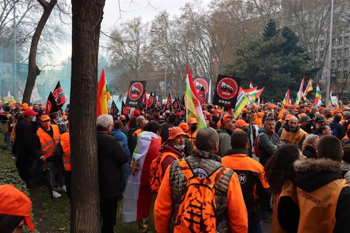 Archivo - Los ganaderos trasladarán sus protestas a Bruselas