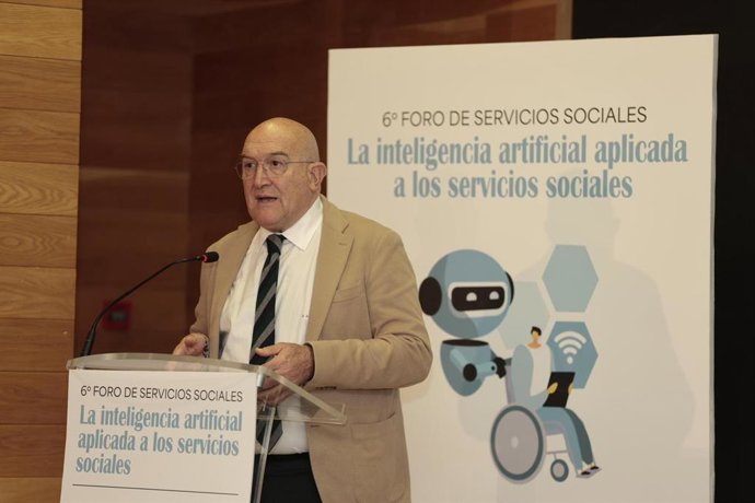El alcalde de Valladolid, Jesús Julio Carnero, inaugura el VI Foro de Servicios Sociales de Valladolid.