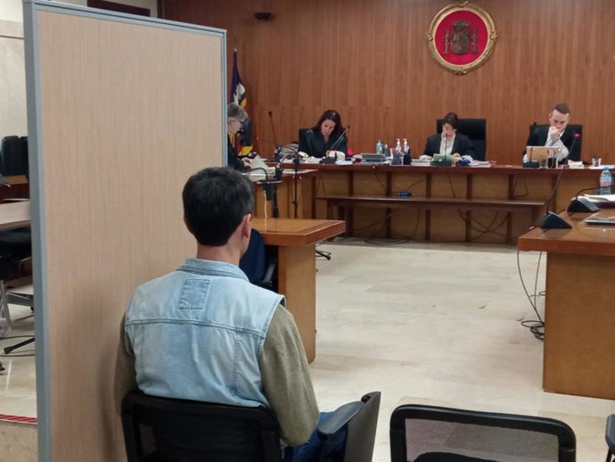 El acusado, durante el juicio.