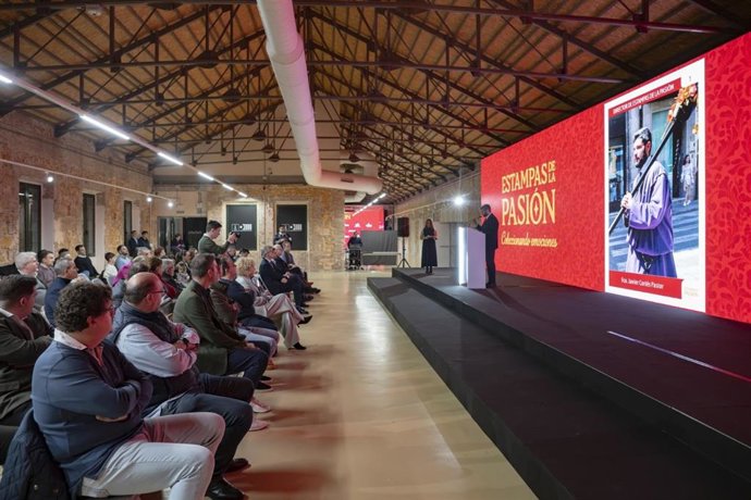 La Semana Santa de Murcia divulga su patrimonio a través del coleccionable 'Estampas de la Pasión'