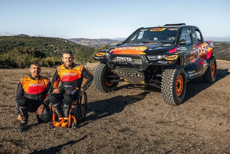 El piloto Isidre Esteve junto a su copiloto Txema Villalobos.