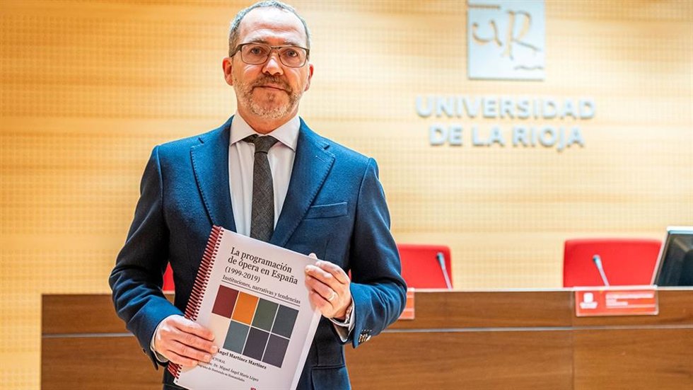 Miguel Ángel Martínez obtiene el grado de doctor con una tesis que analiza la programación musical de ópera en España