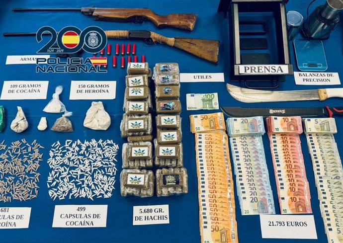 Dinero y droga incautada en un operativo contra el tráfico de drogas en Jerez de la Frontera (Cádiz)