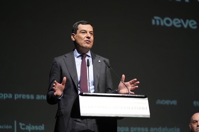 El presidente de la Junta de Andalucía, Juanma Moreno, este lunes en Jerez de la Frontera (Cádiz) interveniendo en un Encuentro Informativo de Europa Press Andalucía. 