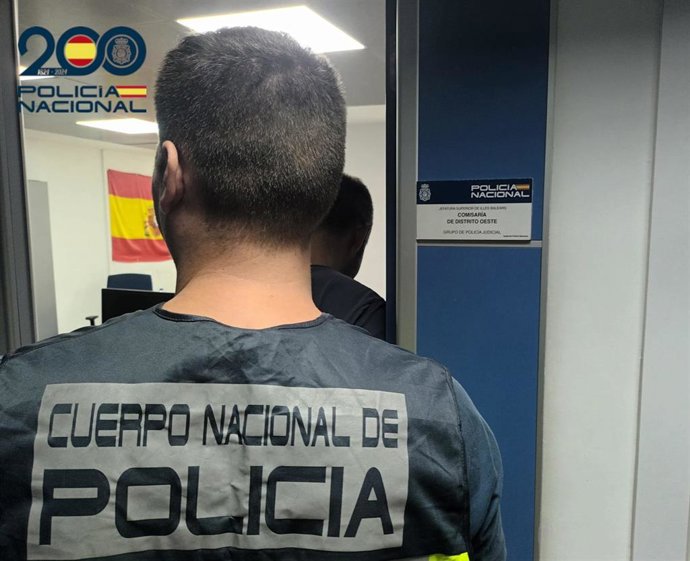 Agentes de la Policía Nacional en la Comisaría de Oeste