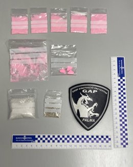 Sustancias intervenidas al detenido en la plaza Raimundo Clar de Palma.