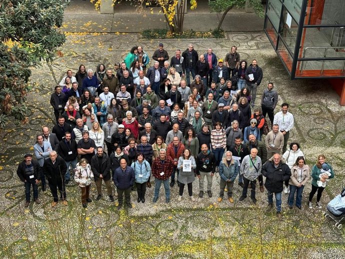 Foto de familia del I Encuentro de Comunidades de Regantes Históricas y Tradicionales de España