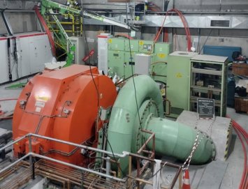 Montaje de los equipos de velocidad variable en la central hidroeléctrica de Nuevo Castillo