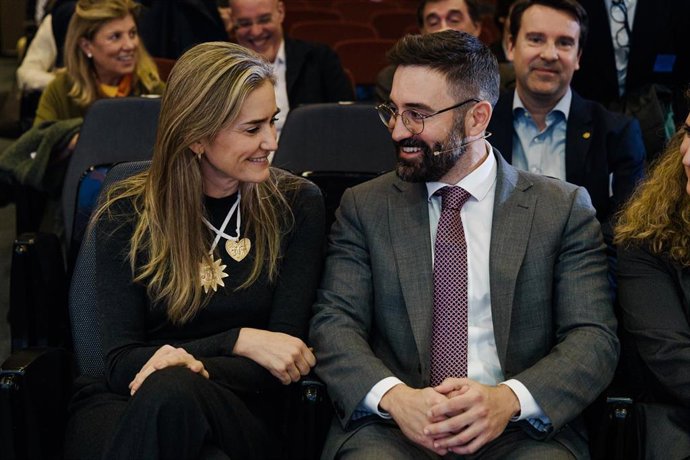 Archivo - La vicepresidenta del Gobierno y ministra para la Transición Ecológica y el Reto Demográfico, Sara Aagesen, y el secretario de Estado de Energía, Joan Groizard