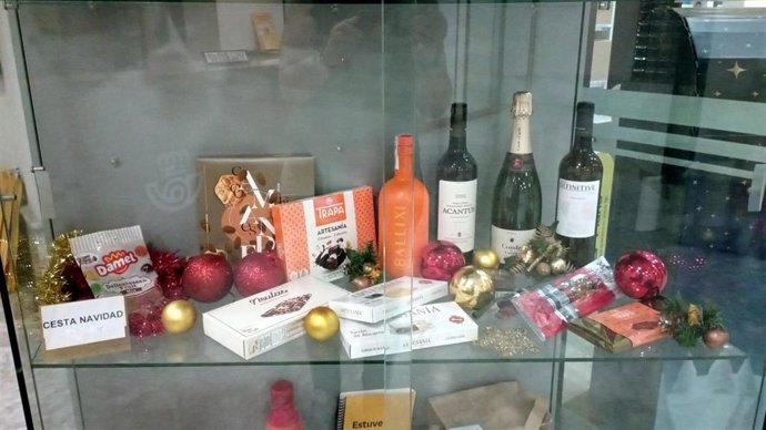 Archivo - Correos facilita la compra y envío de cestas navideñas en toda la provincia de Málaga