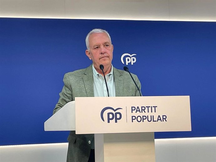 El secretario general del PP de Catalunya, Santi Rodríguez, en rueda de prensa este lunes