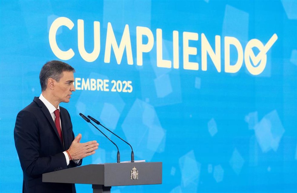 El presidente del Gobierno, Pedro Sánchez, durante una rueda de prensa, en el Palacio de la Moncloa, a 15 de diciembre de 2025, en Madrid (España). Sánchez ha hecho balance del curso político y ha presentado el informe periódico de rendición de cuentas 