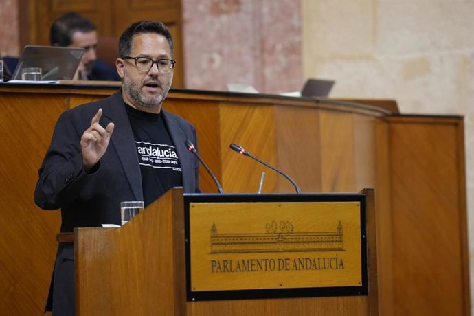 El portavoz de Adelante Andalucía, José Ignacio García, durante su intervención en el Pleno del Parlamento durante el Debate sobre el estado de la Comunidad. (Foto de archivo).