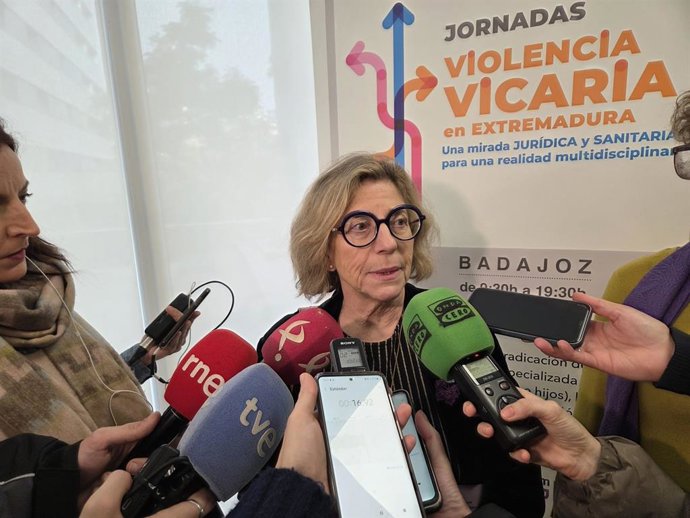 O promotor de violência contra a mulher atende à mídia em Badajoz