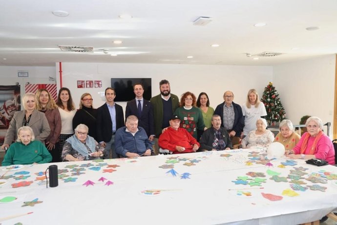 Los presidentes del Consell de Mallorca, Llorenç Galmés, y del IMAS, Guillermo Sánchez, visitan la residencia pública de Son Caulelles (Marratxí).