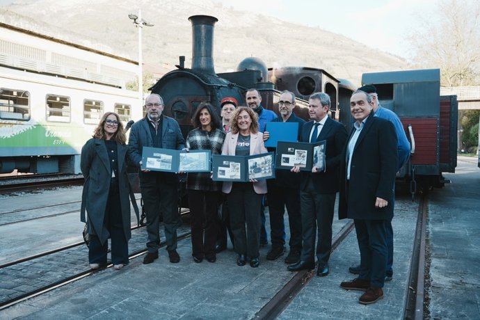 Presentación en Azpeitia de los dos sellos dedicados al tren de vapor de Euskotren y al oficio de fogonero