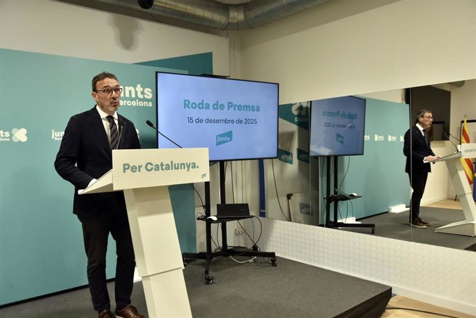 El vicepresidente y portavoz de Junts, Josep Rius, ofrece declaraciones en una rueda de prensa, a 15 de diciembre de 2025, en Barcelona, Catalunya (España).