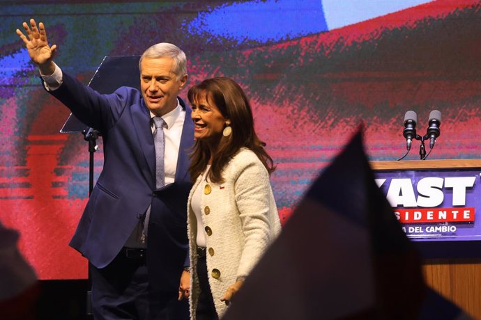 Santiago, 14 de diciembre 2025. El candidato Jose Antonio Kast celebra luego de ser escogido como Presidente durante la segunda vuelta de las elecciones presidenciales 2025. Jonnathan Oyarzun/Aton Chile