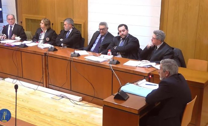 Rodríguez Recio sostiene que utilizó a Delgado como testaferro en algunas operaciones y no al revés .