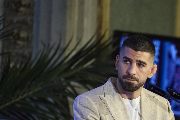 Archivo - El actual Campeón Mundial de Peso Ligero de UFC, Ilia Topuria, durante un desayuno informativo de Nueva Economía Forum.