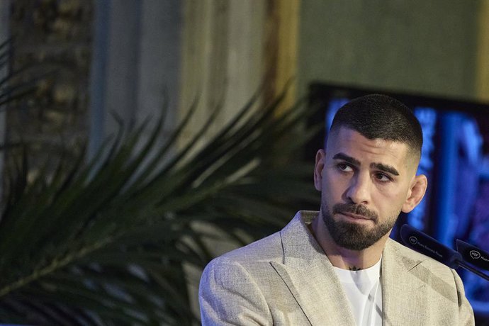 Archivo - El actual Campeón Mundial de Peso Ligero de UFC, Ilia Topuria, durante un desayuno informativo de Nueva Economía Forum, en el Real Casino Gran Círculo de Madrid, a 16 de septiembre de 2025, en Madrid (España).