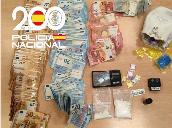 Droga y dinero intervenidos en una operación policial en Oviedo
