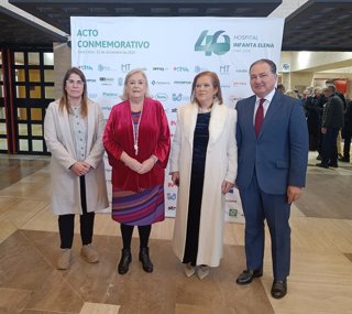 Autoridades en la celebración del 40 aniversario del Hospital Infanta Elena de Huelva.