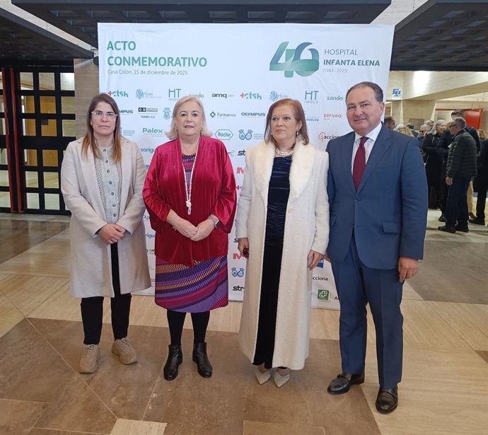 Autoridades en la celebración del 40 aniversario del Hospital Infanta Elena de Huelva.