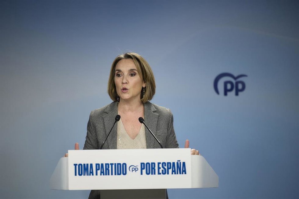 La vicesecretaria de Regeneración del Partido Popular, Cuca Gamarra, durante una rueda de prensa posterior a la reunión del Comité de Dirección del PP, en la sede del PP, a 15 de diciembre de 2025, en Madrid (España).