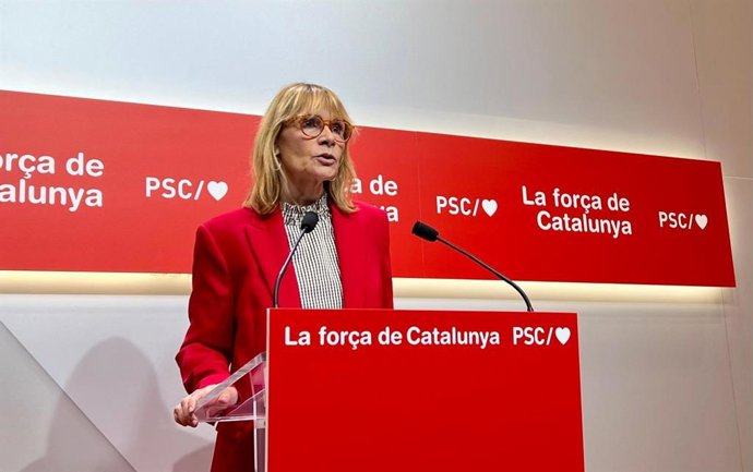 La viceprimera secretaria y portavoz del PSC, Lluïsa Moret, en una rueda de prensa desde la sede del partido