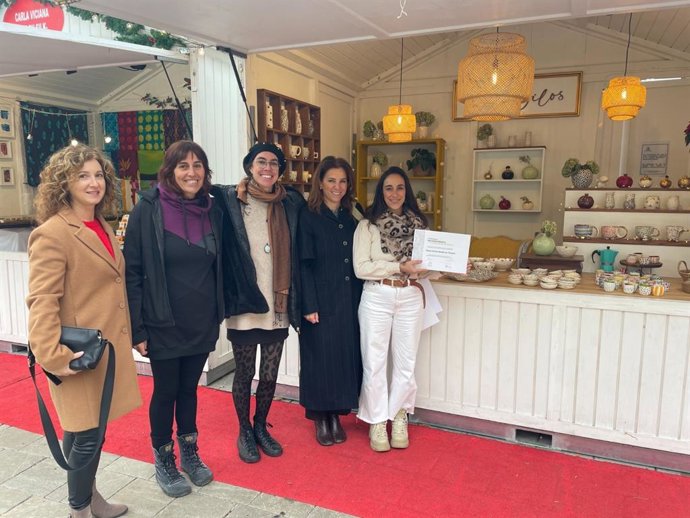Mercado de Navidad, en la Fuente de las Batallas, en el centro de Granada
